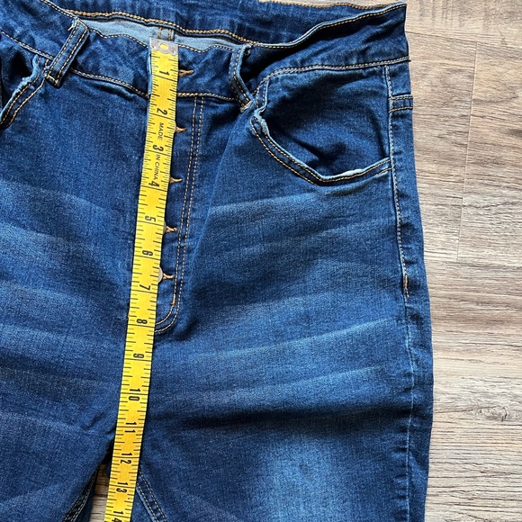 High rise button up skinny jeans. - Picture 5 of 5